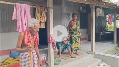 ময়নাগুড়ি: সরকারি সুযোগ-সুবিধা থেকে বঞ্চিত বিশেষ চাহিদা সম্পন্ন মেয়েকে নিয়ে কষ্টে দিন যাপন করছে রেলগেট এলাকার বাসিন্দা মদন মন্ডল