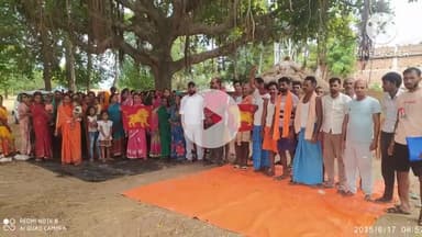 गिरिडीह: फॉरवर्ड ब्लॉक नेता के समक्ष लोगों ने विभिन्न दलों का साथ छोड़ ऑल इंडिया फॉरवर्ड ब्लॉक का दामन थामा