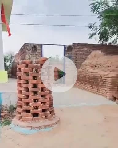 चंदला: दबंगों पर गरीबों की पैतृक ज़मीन हड़पने का आरोप, मंदिर-धर्मशाला का दे रहे झांसा