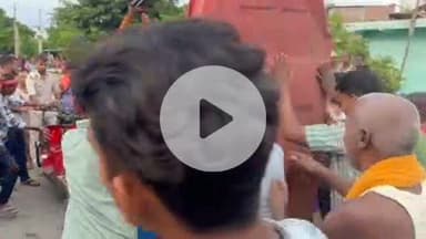 झाझा: एनएच 333 स्थित चरघरा के पास नशे में धुत ई-रिक्शा चालक ने दूसरे ई-रिक्शा में मारी टक्कर, ₹2 लाख जब्त