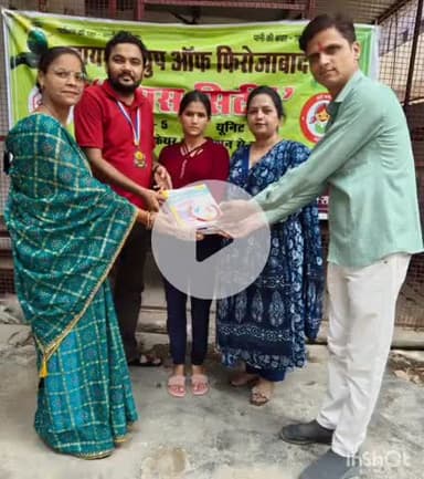 फिरोज़ाबाद: जायंट्स ग्रुप ग्लास सिटी का नेक कार्य: रामनगर की अनाथ बालिका को दी पाठ्य सामग्री, शिक्षा से जोड़ा