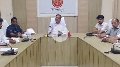 शाहजहांपुर: जिलाधिकारी धर्मेंद्र प्रताप सिंह की अध्यक्षता में कलेक्ट्रेट सभागार में जिला उद्योग बंधु समिति की बैठक आयोजित की गई