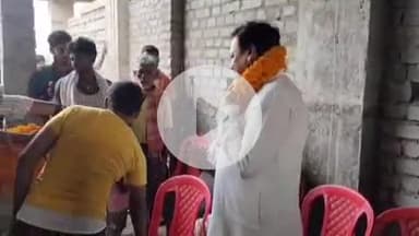 सबौर: किसानों और फौजियों के गांव खूटाहा पहुंचे कांग्रेस नेता प्रवीण सिंह कुशवाहा, देसी अंदाज में