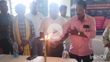 पूर्वी टुंडी: उकमा पंचायत भवन में धरती आबा जनजातीय उत्कर्ष ग्राम अभियान के तहत शिविर का आयोजन