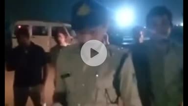 देवसर: गोंदवाली में ग्रामीणों ने छाई से भरा ट्रक पकड़ा, वरगवा पुलिस पर लगाए गंभीर आरोप