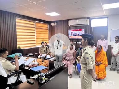 बेगूसराय: कार्यालय कक्ष में डीआईजी ने लगाया जनता दरबार, 17 फरियादियों की सुनी फरियाद