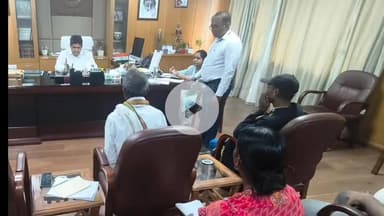 हज़ारीबाग: उपायुक्त के जनता दरबार में दो दर्जन से अधिक फरियादियों ने दिए आवेदन