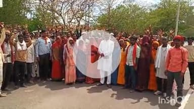 श्योपुर: फॉरेस्ट नाकेदारों पर छेड़छाड़ और झोपड़ी में आग लगाने का आरोप, विधायक के नेतृत्व में आदिवासियों ने एसपी दफ्तर घेरा