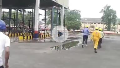 शाहजहांपुर: जमौर स्थित बॉटलिंग प्लांट में आपदा से निपटने के लिए आयोजित मॉकड्रिल, आग से बचाव के बताए तरीके