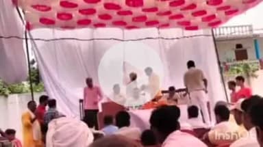 नानपारा: महेशपुर गांव में विधायक प्रतिनिधि ने चौपाल लगाकर सुनी लोगों की समस्याएं