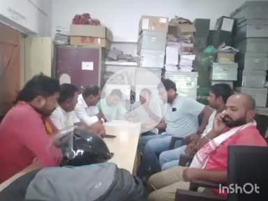 शाम्हो अकहा कुरहा: बाढ़ पूर्व तैयारियों को लेकर शाम्हो प्रखंड कार्यालय में अनुश्रवण समिति की बैठक हुई