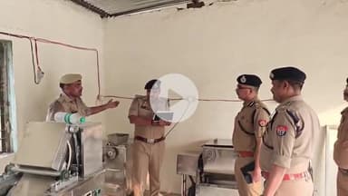 मंझनपुर: आईजी ने कौशांबी पुलिस लाइन का निरीक्षण किया, रिक्रूट आरक्षियों के प्रशिक्षण व सुविधाओं पर जताई संतुष्टि