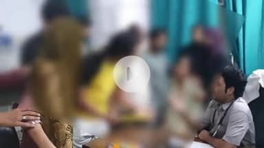 रामपुर: जिला अस्पताल की MOT में स्टाफ युवक पर महिला और युवती से छेड़छाड़ का आरोप, युवक आरोप के बाद अस्पताल से फरार