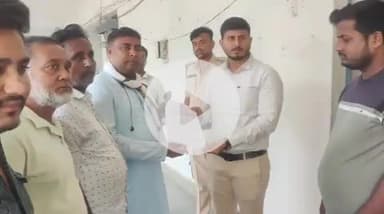 बारसोई: मुखिया प्रतिनिधि ने अनुमंडल कार्यालय पहुंचकर एसडीएम को ज्ञापन सौंपा