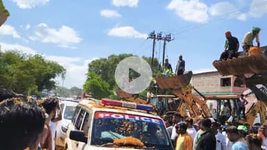 जदयू के वरिष्ठ नेता ललन सिंह व संजय झा का छपरा में NDA कार्यकर्ताओ ने किया जोरदार स्वागत और फूलों की बारिश*