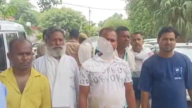 शाहजहांपुर: शाहबाजनगर के कश्यप मोहल्ले के लोगों ने विद्युत लाइन को दुरुस्त करने की मांग को लेकर नायब तहसीलदार को ज्ञापन दिया