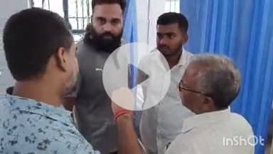 भभुआ: सदर अस्पताल के इमरजेंसी वार्ड में सीएस और डीपीएम ने भर्ती मरीजों से मिलकर जाना हाल-चाल