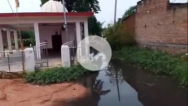 शाहजहांपुर: बसखेड़ा बुजुर्ग गांव में तालाब भरने के बाद गांव की गलियों में हुआ जलभराव, ग्रामीणों ने दिया ज्ञापन #jansamasya