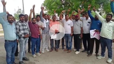 मंझनपुर: पशुमित्रों ने मंझनपुर कलेक्ट्रेट में गरजी आवाज़: मानदेय दो, नहीं तो मंत्री आवास का घेराव झेलो, 25 लाख बीमा की मांग