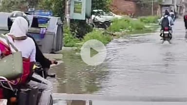 गुमला: डीएसपी रोड में जल जमाव बनी गंभीर समस्या, राहगीर व स्कूल के बच्चे परेशान #jansamasya