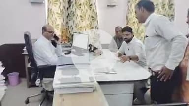 इटावा: जनपद में बिजली कटौती और अन्य समस्याओं को लेकर शहर कांग्रेस कमेटी ने अधीक्षण अभियंता को सौंपा ज्ञापन, निदान की मांग की