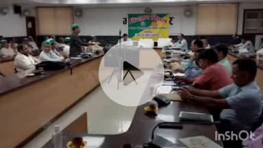 देेेवरिया: विकास भवन के गांधी सभागार में सीडीओ ने किसानों के साथ की बैठक