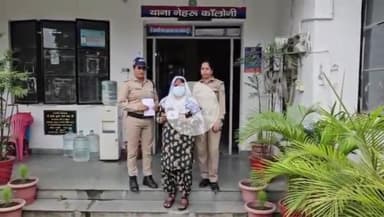 देहरादून: नेहरू कालोनी थाना पुलिस ने मंगलवार को मोथरावाला सपेरा बस्ती के पास से गिरफ्तार महिला नशा तस्कर को कोर्ट में किया पेश