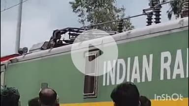 कहरा: सुपर मार्केट स्थित रैंक पॉइंट पर रेल इंजन पर रील बना रहे युवक को करंट लगा, हालत गंभीर