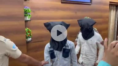 गिरिडीह: गिरिडीह पुलिस ने देसी कट्टा और जिंदा गोली के साथ दो युवकों को किया गिरफ्तार, पपरवाटांड कार्यालय में एसपी ने दी जानकारी