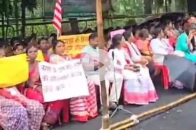 कांके: राजभवन के पास रिम्स-2 के लिए हो रहे ज़मीन अधिग्रहण के विरोध में ग्रामीणों ने दिया धरना