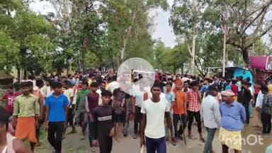 जमुई: सड़क दुर्घटना में घायल व्यक्ति की पटना ले जाते समय हुई मौत, आक्रोशित लोगों ने धधौर के पास किया सड़क जाम