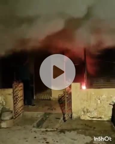 जगदलपुर: पुराना नरेंद्र टॉकीज रोड स्थित कपड़े की दुकान में लगी भीषण आग, फायर ब्रिगेड की टीम ने आग पर पाया काबू