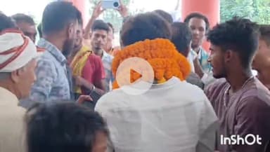 मुंगेर: टीकारामपुर पंचायत: मुखिया पद के लिए दो प्रत्याशियों ने समर्थकों के साथ सदर प्रखंड कार्यालय में किया नामांकन