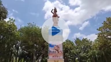 झांसी: रानी लक्ष्मीबाई पार्क में कांग्रेसियों ने झांसी की रानी की प्रतिमा पर पुष्पांजलि अर्पित कर किया नमन