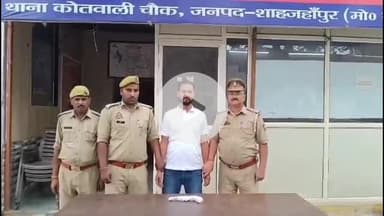 शाहजहांपुर: पुलिस ने जान से मारने की नीयत से फायरिंग करने वाले अभियुक्त को गर्रा पुल से तमंचा और कारतूस के साथ गिरफ्तार कर भेजा जेल