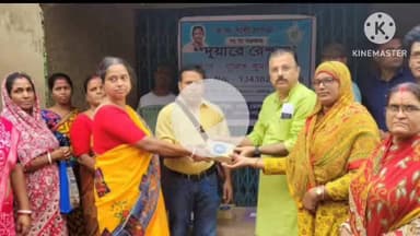 বজবজ ২: নোদাখালী এলাকায় দুয়ারে রেশন প্রকল্পের মাধ্যমে এলাকাবাসীদের দীঘার জগন্নাথ মন্দিরের প্রসাদ বিতরণ করা হয়