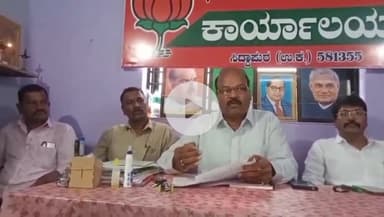 ಸಿದ್ಧಾಪುರ: ರಸ್ತೆಯ ಹೊಂಡ ಮುಚ್ಚಲು ಸಹ ಕಳಪೆ ಕಾಮಗಾರಿ ಬಿಜೆಪಿ ಕಚೇರಿಯಲ್ಲಿ ಸಿದ್ದಾಪುರ ಮಂಡಲ ಅಧ್ಯಕ್ಷ ಎಂ.ಕೆ. ತಿಮ್ಮಪ್ಪ ಸುದ್ದಿಗೋಷ್ಠಿ