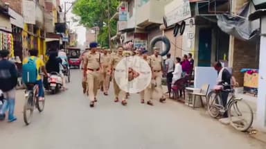 शाहजहांपुर: पुलिस अधीक्षक राजेश द्विवेदी ने पुलिस बल के साथ महिला थाना क्षेत्र में किया फ्लैग मार्च