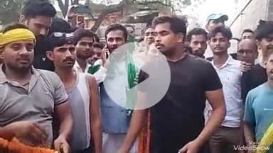 तरारी: दावथ: मलियाबाग चौक पर नेता प्रतिपक्ष तेजस्वी यादव का स्वागत, नप कोआथ के मुख्य पार्षद धर्मेंद्र चौधरी ने किया