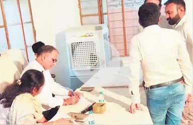 रायसिंहनगर: रायसिंहनगर के सरदारपुरा बीका में रात्रि चौपाल में विभिन्न विभागीय अधिकारी रहे मौजूद