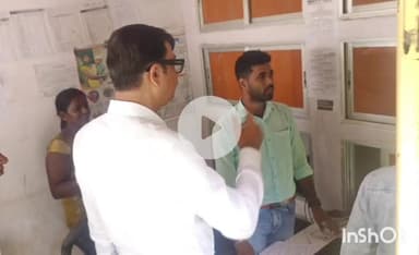 जमुई: समाहरणालय स्थित आधार केंद्र का DM ने किया निरीक्षण, दिए आवश्यक दिशा-निर्देश