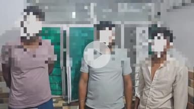 नौगावां सादात: नौगांवा गांव दौलतपुर में घर में घुसकर मारपीट और आग लगाने वाले तीन आरोपियों को पुलिस ने हिरासत में लिया