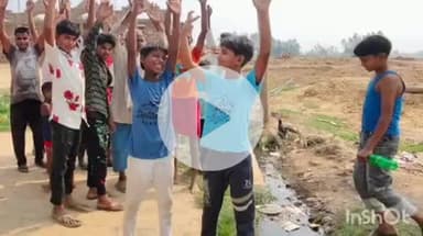 नानपारा: बख्तावर गांव में नालियों की साफ-सफाई न होने से परेशान ग्रामीणों ने किया प्रदर्शन