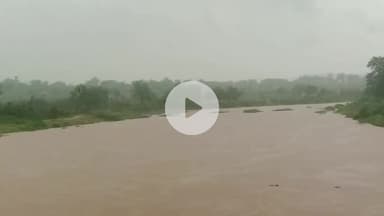 खलारी: खलारी में लगातार बारिश से सड़कें जलमग्न, नदी का जलस्तर बढ़ा