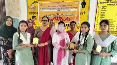 रामपुर: राजकीय जुल्फिकार बालिका इंटर कॉलेज में वाद-विवाद प्रतियोगिता का आयोजन, छात्राओं को स्मृति चिन्ह देकर किया गया सम्मानित