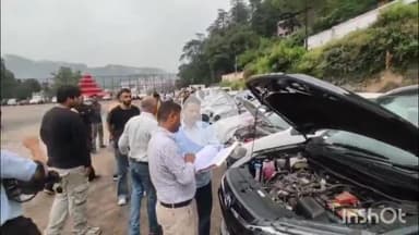 कंडाघाट: कंडाघाट के स्पोर्ट्स ग्राउंड में वाहन चालकों के लाइसेंस एवं वाहनों का नवीनीकरण किया गया, MVI जतिन मेहता रहे मौजूद