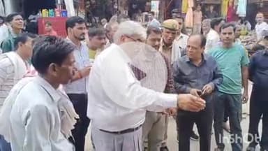 फिरोज़ाबाद: तेज बरसात के चलते रामनगर में बिल्डिंग का छज्जा गिरा, सदर विधायक और प्रशासन मौके पर पहुंचे