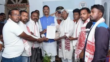 कांके: रांची सांसद संजय सेठ ने रातु रोड स्थित आवास पर सुनी लोगों की समस्या, अधिकारियों को दिए निर्देश