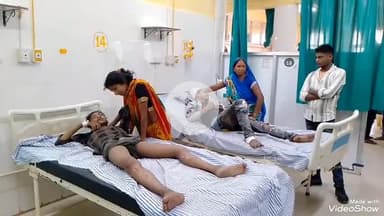 मिर्ज़ापुर: होर्डिंग लगाकर घर लौट रहे बाइक सवार बिजली के पोल से टकराए, हादसे में दो लोग हुए घायल