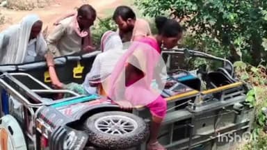 भभुआ: भभुआ भगवानपुर पथ पर सामुदायिक स्वास्थ्य केंद्र के पास यात्रियों से भरा ई-रिक्शा पलटा, बाल-बाल बचे यात्री